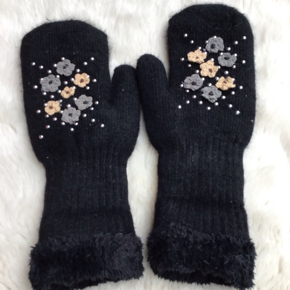 EMBELLISHED FAUX FUR LINED MITTENS - Picture 8 of 8
